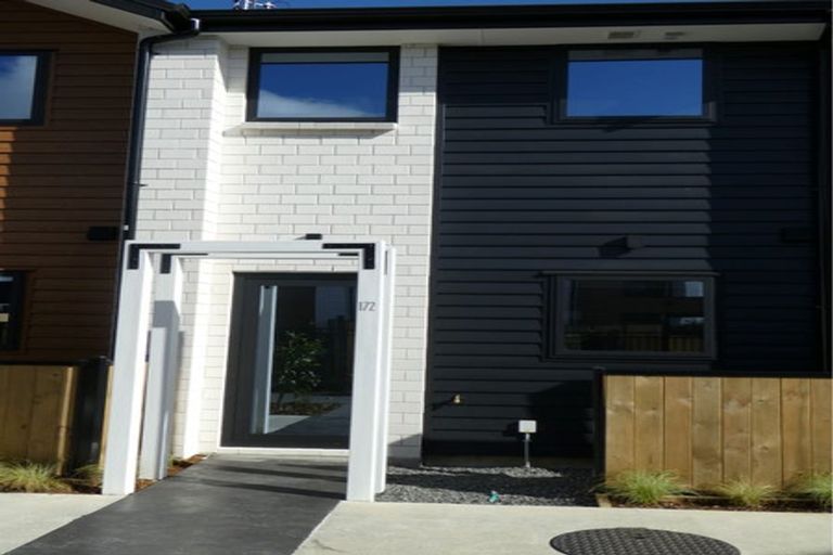 Photo of property in 4/172 Don Buck Road, Massey, Auckland, 0614