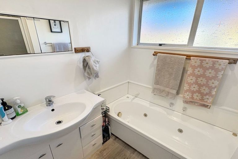 Photo of property in 32 Trevor Street, Hornby, Christchurch, 8042