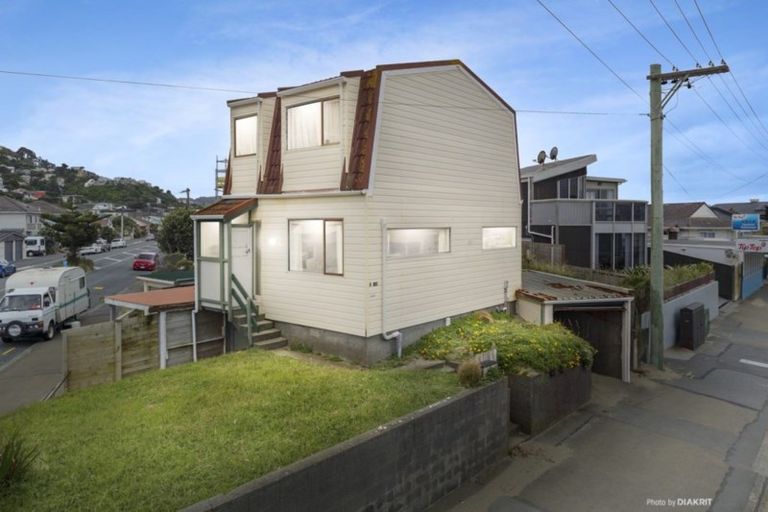 Photo of property in 100f7 Lyall Parade, Lyall Bay, Wellington, 6022