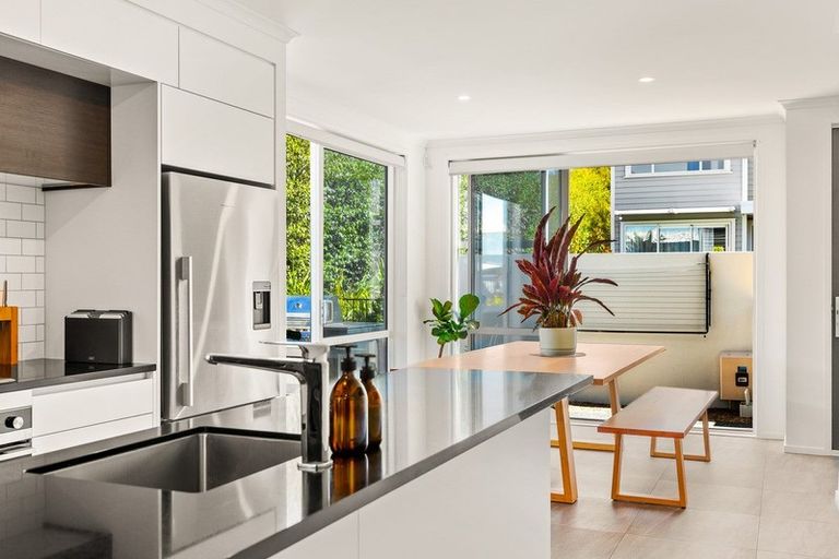 Photo of property in 69 Karepiro Drive, Stanmore Bay, Whangaparaoa, 0932