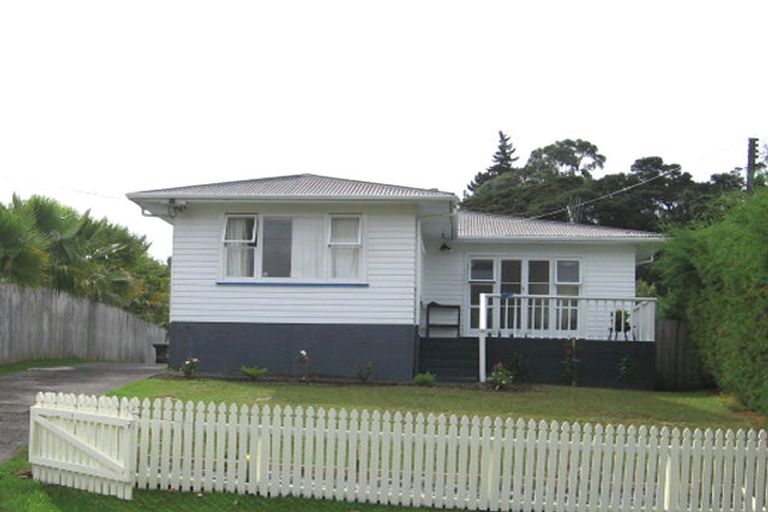 Photo of property in 12 Lowtherhurst Road, Massey, Auckland, 0614