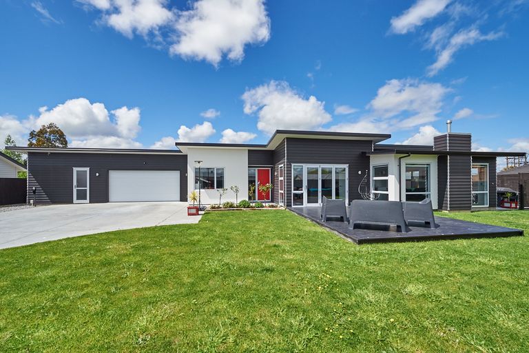 Photo of property in 59 Liberty Grove, Kelvin Grove, Palmerston North, 4414