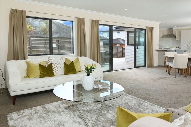 Photo of property in 5 Mcwhirters Farm Lane, Massey, Auckland, 0614