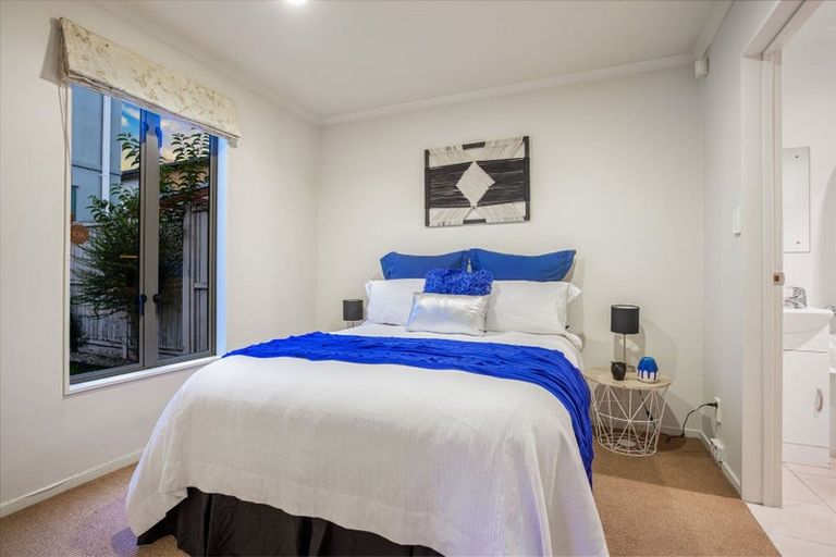 Photo of property in 37 Verdale Circle, Glen Eden, Auckland, 0602