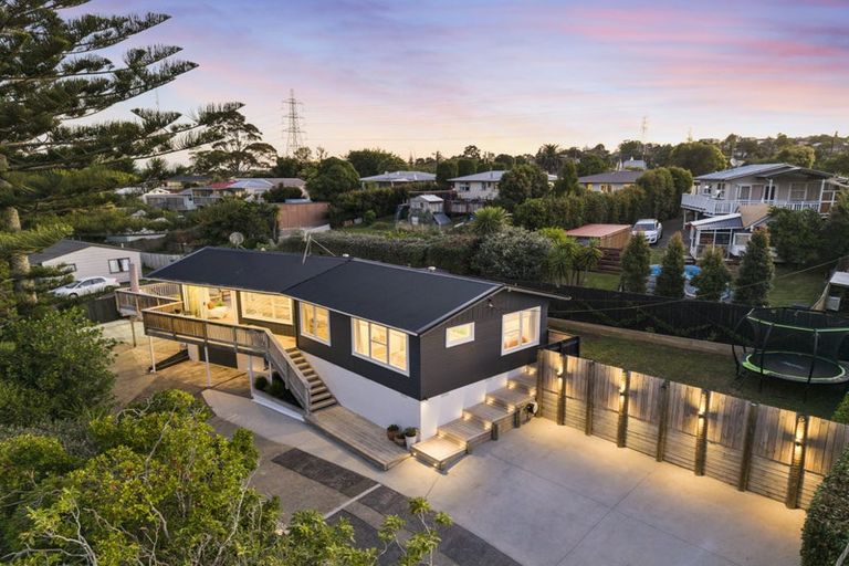 Photo of property in 21 Lowtherhurst Road, Massey, Auckland, 0614