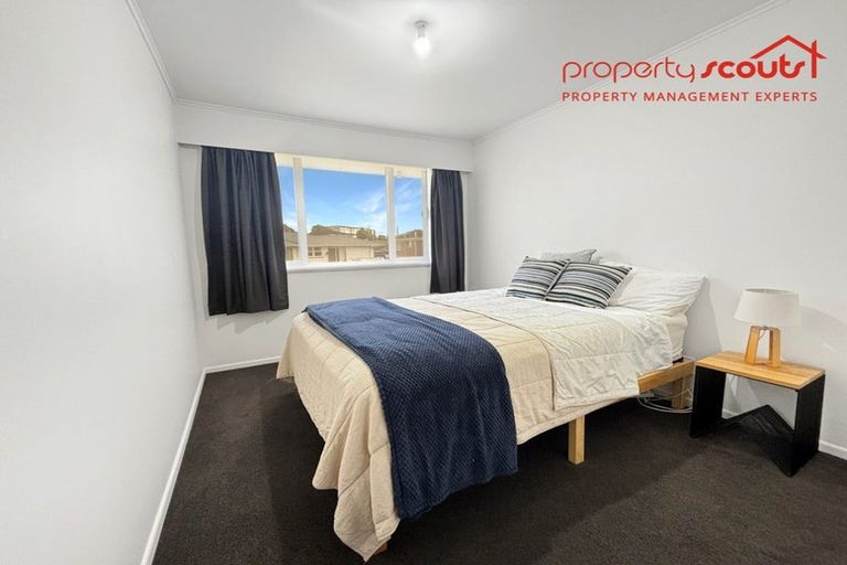 Photo of property in 2 May Avenue, Te Atatu South, Auckland, 0610