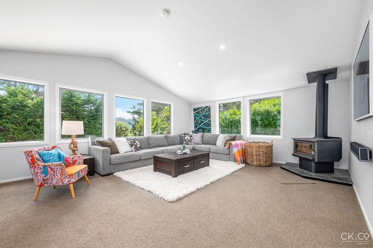 Photo of property in 10 Cottle Park Drive, Normandale, Lower Hutt, 5010