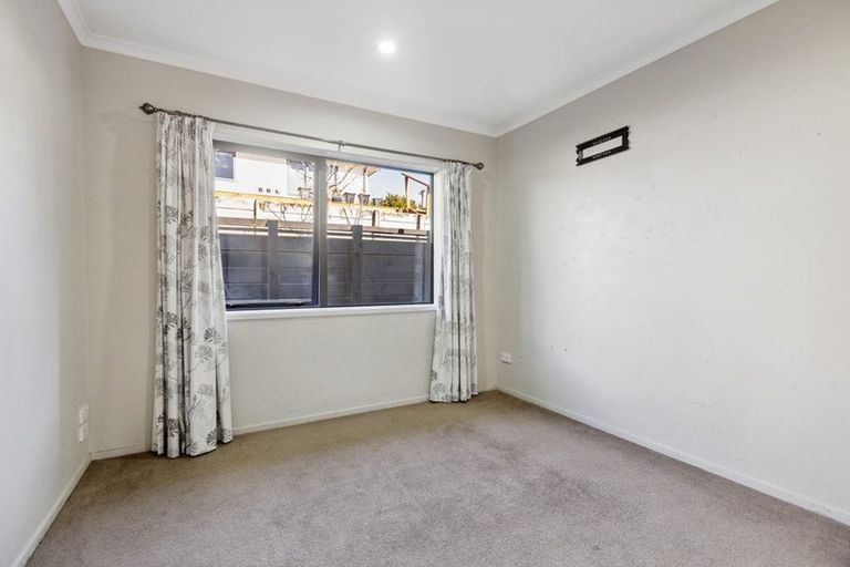 Photo of property in 21b Heta Road, Highlands Park, New Plymouth, 4312