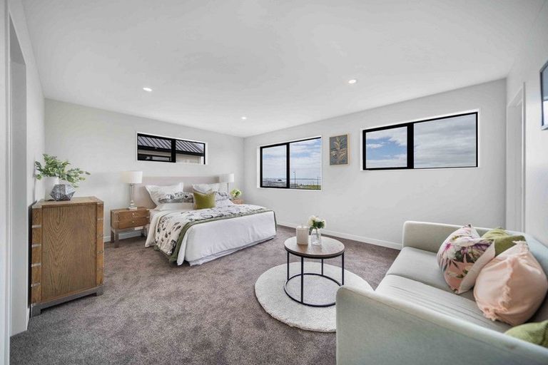 Photo of property in 12 Korowhiti Road, Clarks Beach, 2122