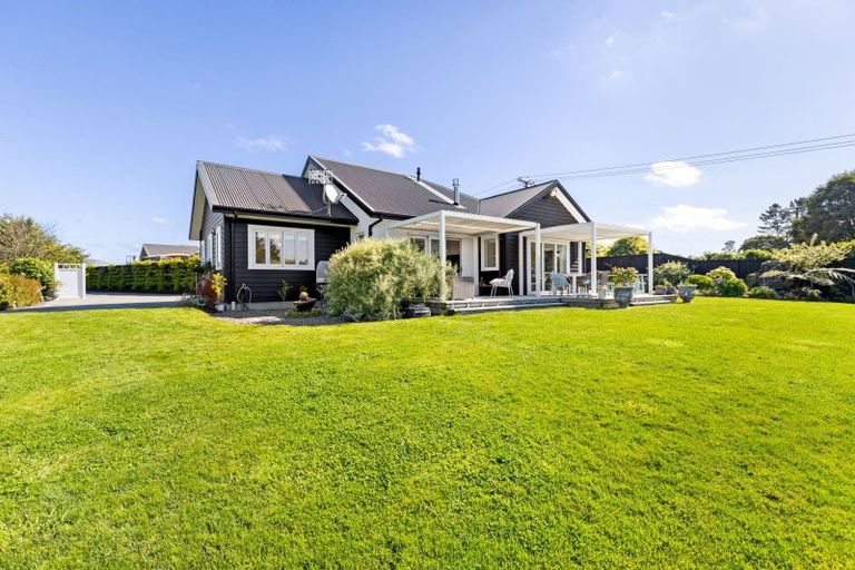 Photo of property in 51 Coutts Way, Fitzherbert, Palmerston North, 4410