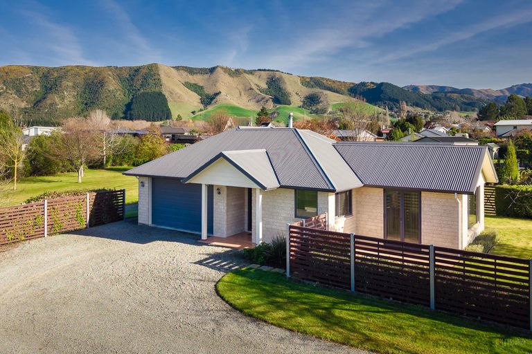 Photo of property in 14 Hillary Street, Waimate, 7924