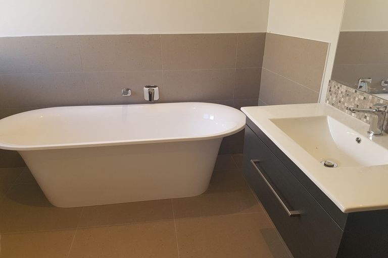 Photo of property in 3 Pae Moana Place, Stanmore Bay, Whangaparaoa, 0932