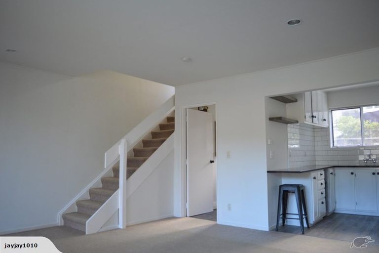 Photo of property in 100f5 Lyall Parade, Lyall Bay, Wellington, 6022