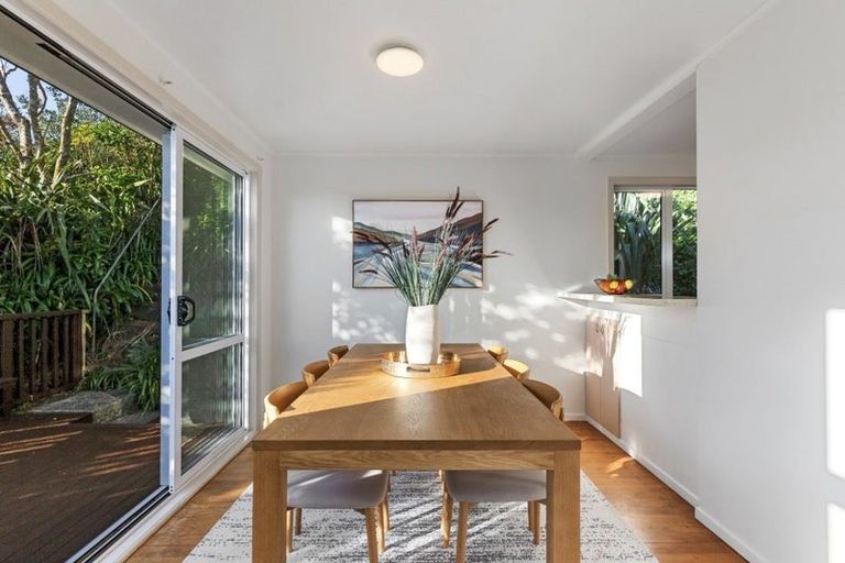 Photo of property in 9 Lomond Street, Newlands, Wellington, 6037