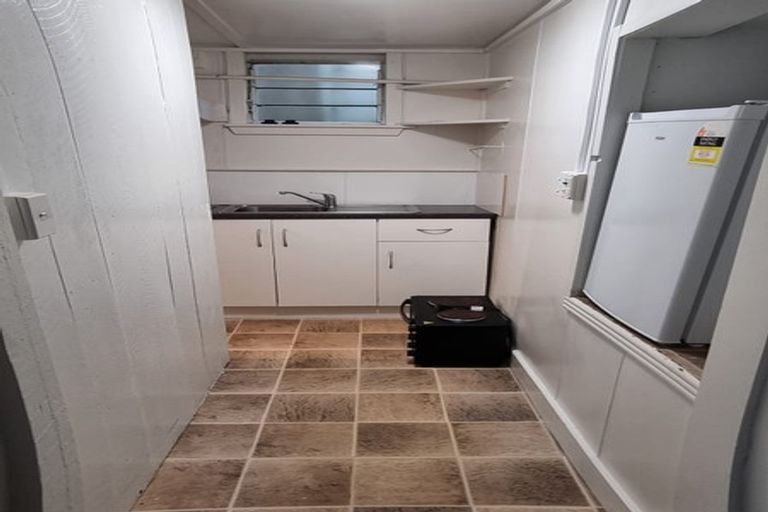 Photo of property in 129 Tasman Street, Mount Cook, Wellington, 6021