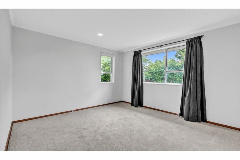 Photo of property in 66 Oakley Crescent, Hornby, Christchurch, 8042