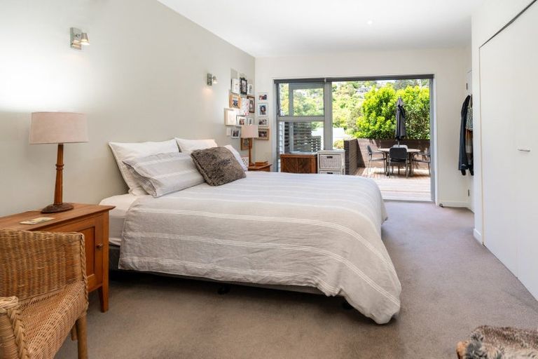 Photo of property in 11 Tiketike Way, Brooklyn, Wellington, 6021