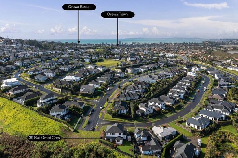 Photo of property in 39 Syd Grant Crescent, Orewa, 0931