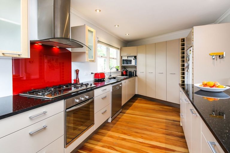 Photo of property in 34 South Lynn Road, Titirangi, Auckland, 0604