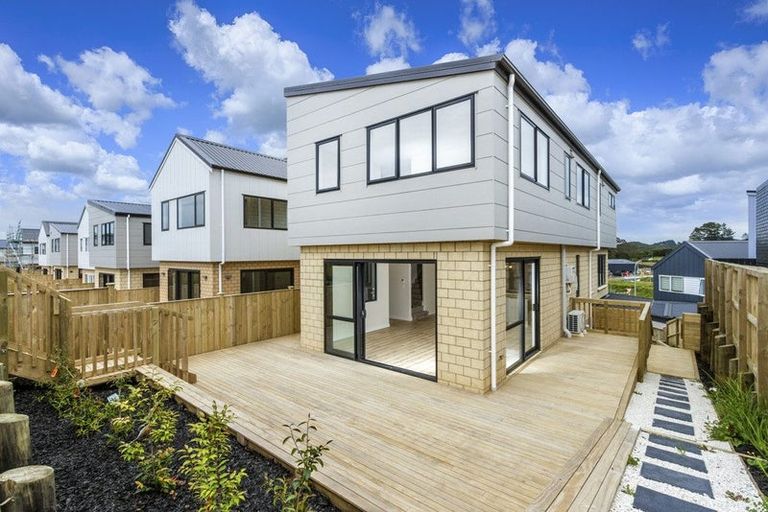 Photo of property in 51 Sunnyheights Road, Orewa, 0931