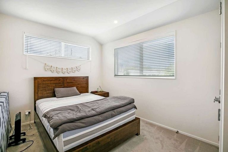 Photo of property in 103e Woodglen Road, Glen Eden, Auckland, 0602