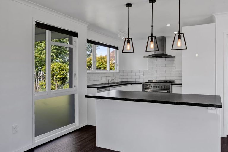 Photo of property in 37 Kamahi Avenue, Hawera, 4610