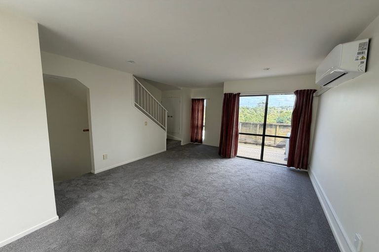 Photo of property in Lynn Park Terrace, 10/12 Ambrico Place, New Lynn, Auckland, 0600