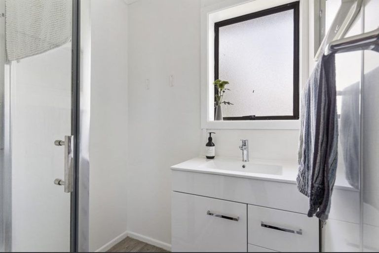 Photo of property in 1 Kohekohe Street, New Lynn, Auckland, 0600