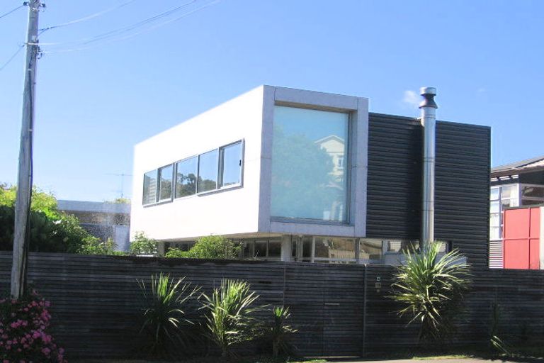 Photo of property in 6 Farm Road, Northland, Wellington, 6012