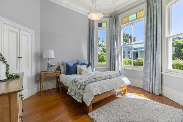 Photo of property in 5 Mozeley Avenue, Devonport, Auckland, 0624