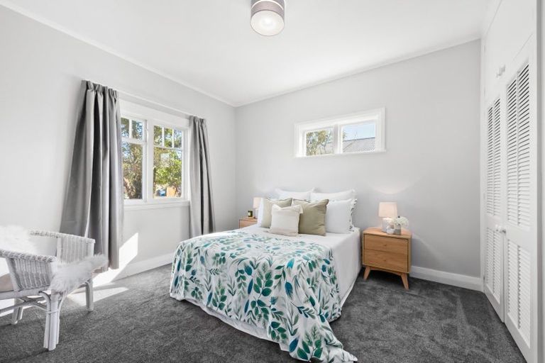 Photo of property in 5 York Street, Moera, Lower Hutt, 5010