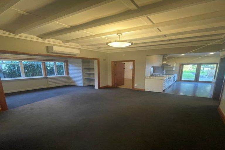 Photo of property in 40 Waiwaka Terrace, Strandon, New Plymouth, 4312