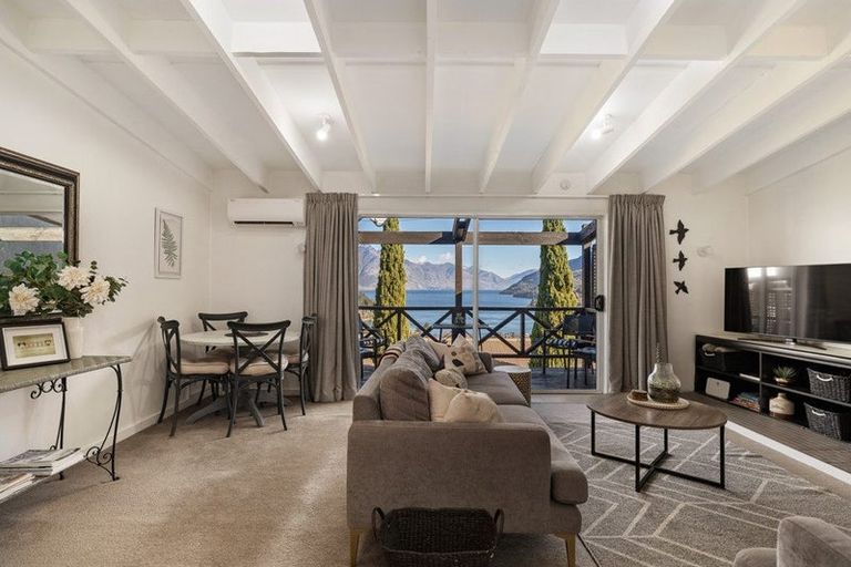 Photo of property in 37-39 Hallenstein Street, Queenstown, 9300