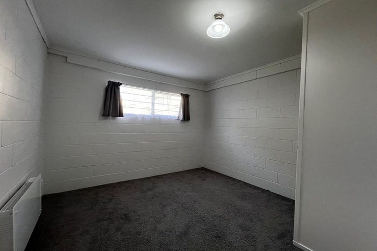 Photo of property in 2/3 Sovereign Place, Glenfield, Auckland, 0629
