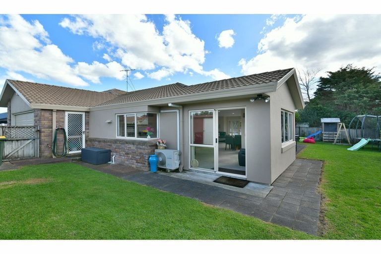 Photo of property in 11 Lakeside Drive, Orewa, 0931
