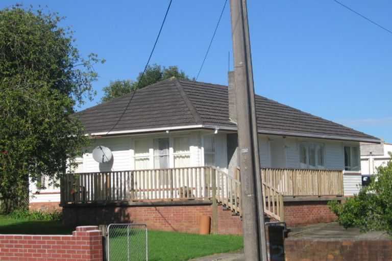 Photo of property in 52 Smythe Road, Henderson, Auckland, 0612