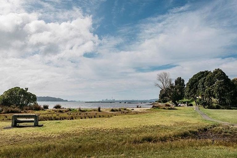 Photo of property in 111a Matipo Road, Mairangi Bay, Auckland, 0630