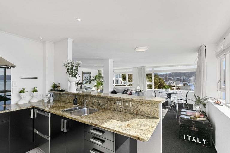 Photo of property in Clifton Towers, 202 Oriental Parade, Oriental Bay, Wellington, 6011