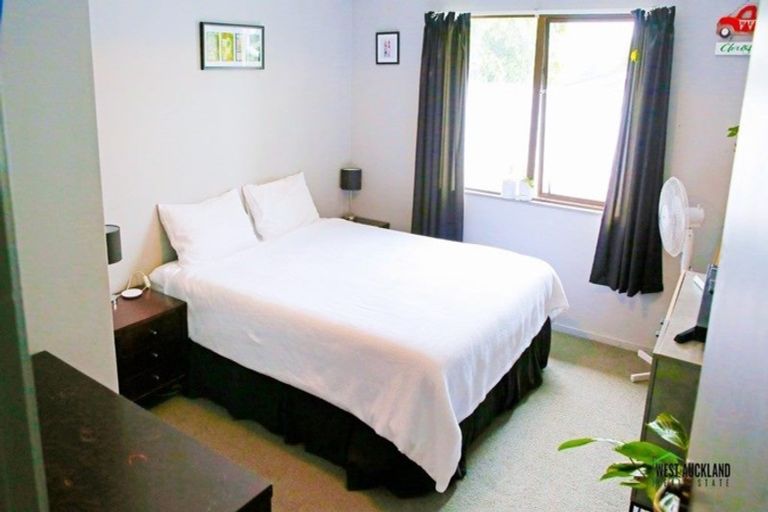 Photo of property in 2/76 Kaurilands Road, Titirangi, Auckland, 0604