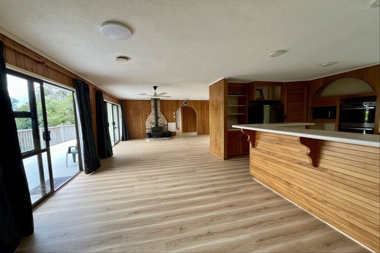 Photo of property in 18 Wade River Road, Stanmore Bay, Whangaparaoa, 0932