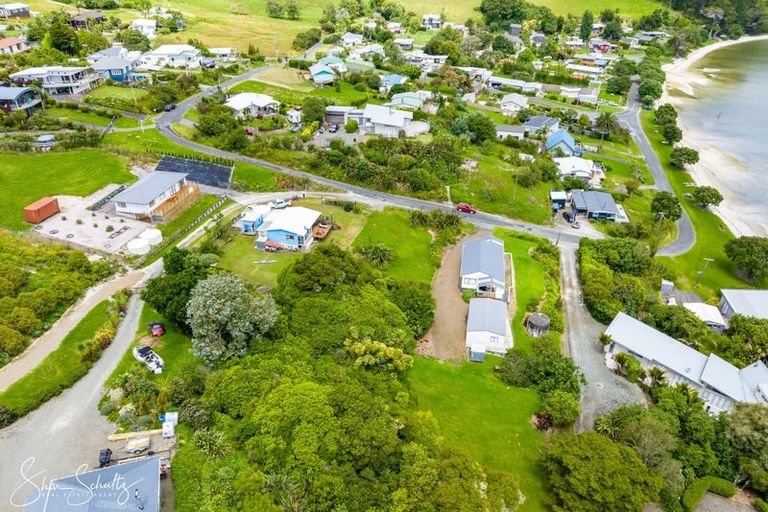 Photo of property in 9 Rigby Street, Whakapirau, 0583
