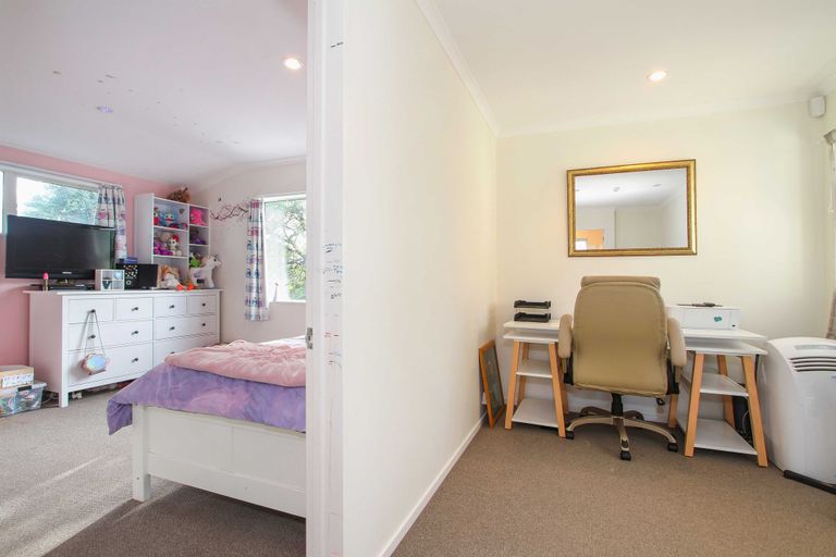 Photo of property in 40 Roberts Road, Glenfield, Auckland, 0629
