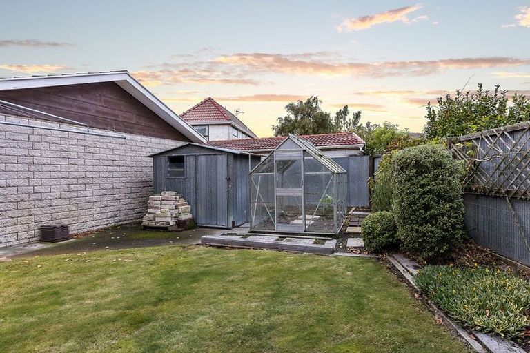 Photo of property in 17 Wyatt Place, Russley, Christchurch, 8042