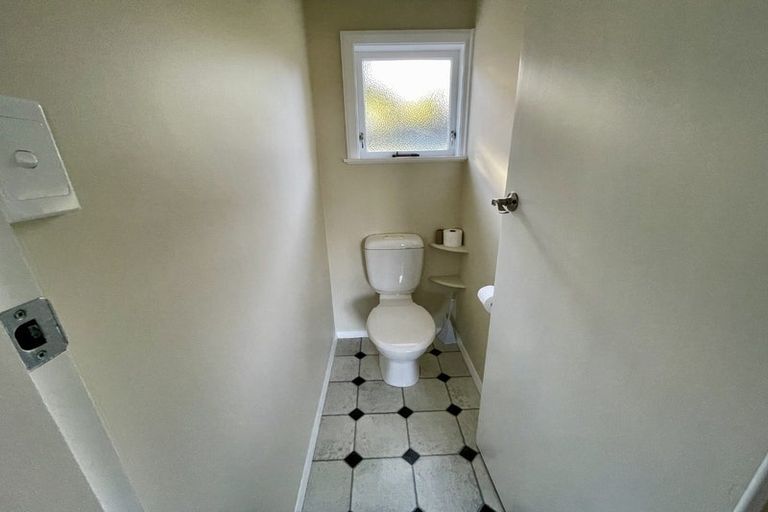 Photo of property in 19 Vista Crescent, Maoribank, Upper Hutt, 5018