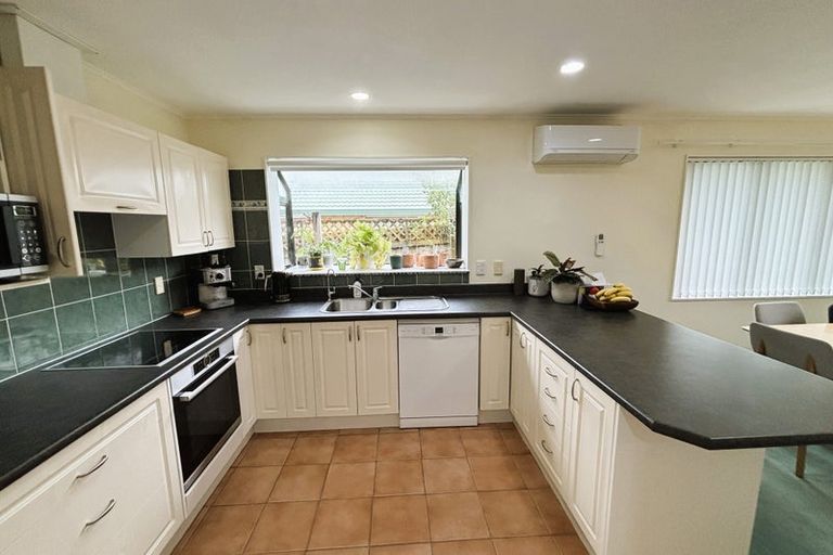 Photo of property in 33 College Drive, Paraparaumu, 5032