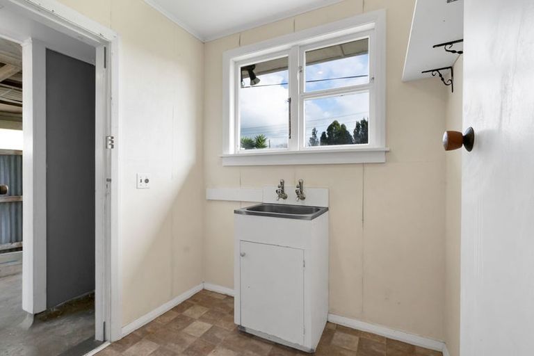 Photo of property in 21 Miro Street, Merrilands, New Plymouth, 4312