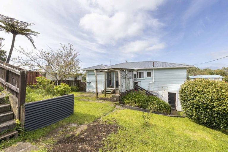 Photo of property in 3 Wiremu Place, Blagdon, New Plymouth, 4310