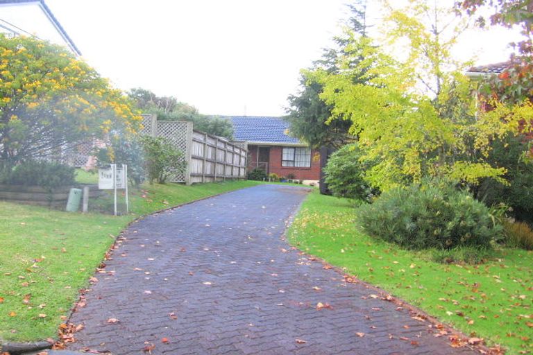 Photo of property in 2/11 Orinda Close, Botany Downs, Auckland, 2010