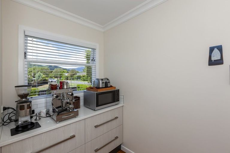Photo of property in 14 Leybourne Avenue, Waikanae, 5036