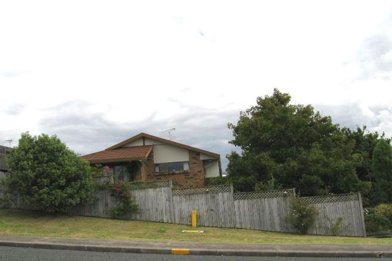 Photo of property in 2/1080 Beach Road, Torbay, Auckland, 0630